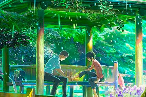 Takao y Yukino disfrutan de un momento de tranquilidad mientras están sentados en un jardín bajo la lluvia, en una escena melancólica de The Garden of Words